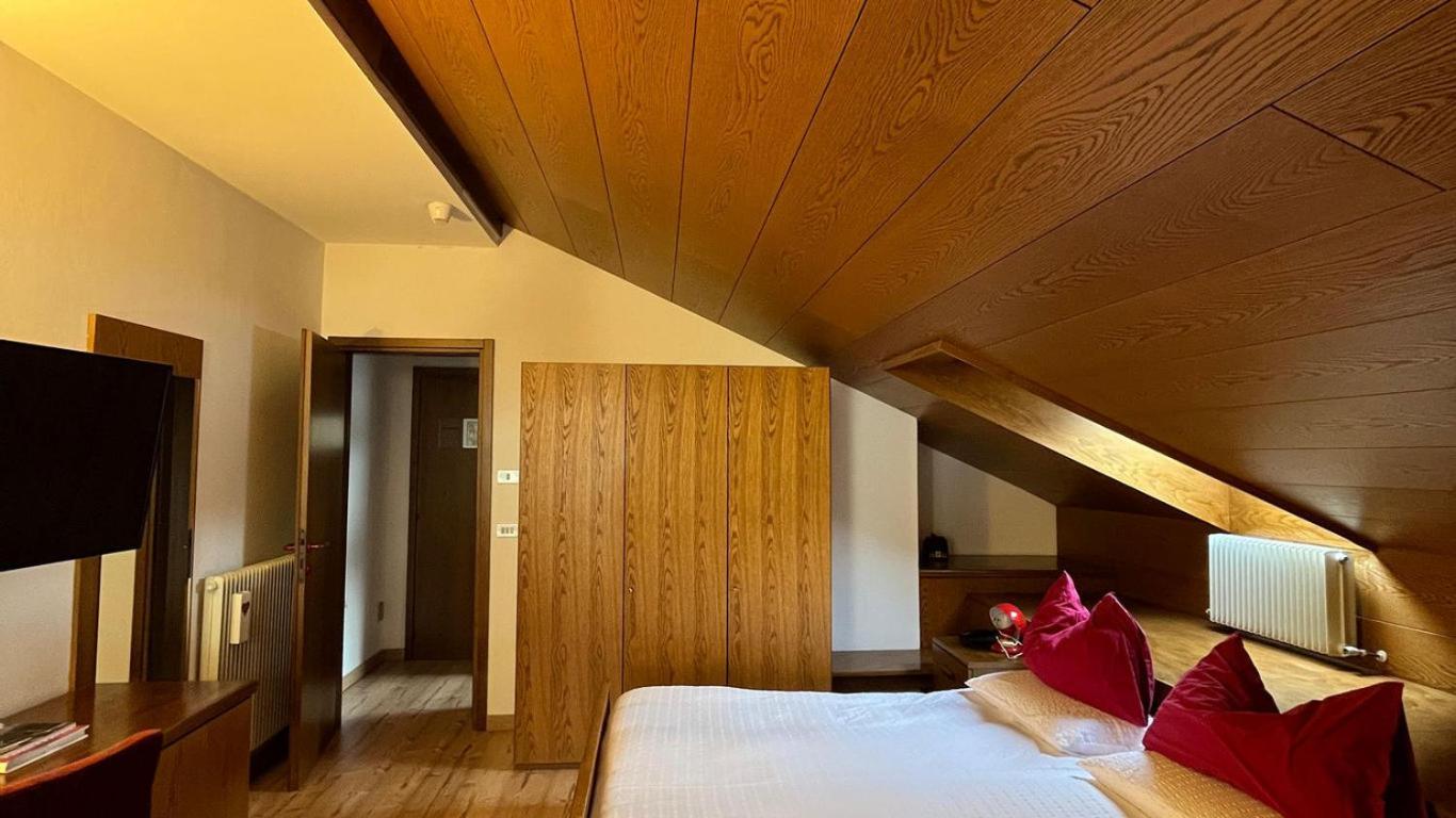 Hotel La Baita Мадонна-ди-Кампильо Экстерьер фото