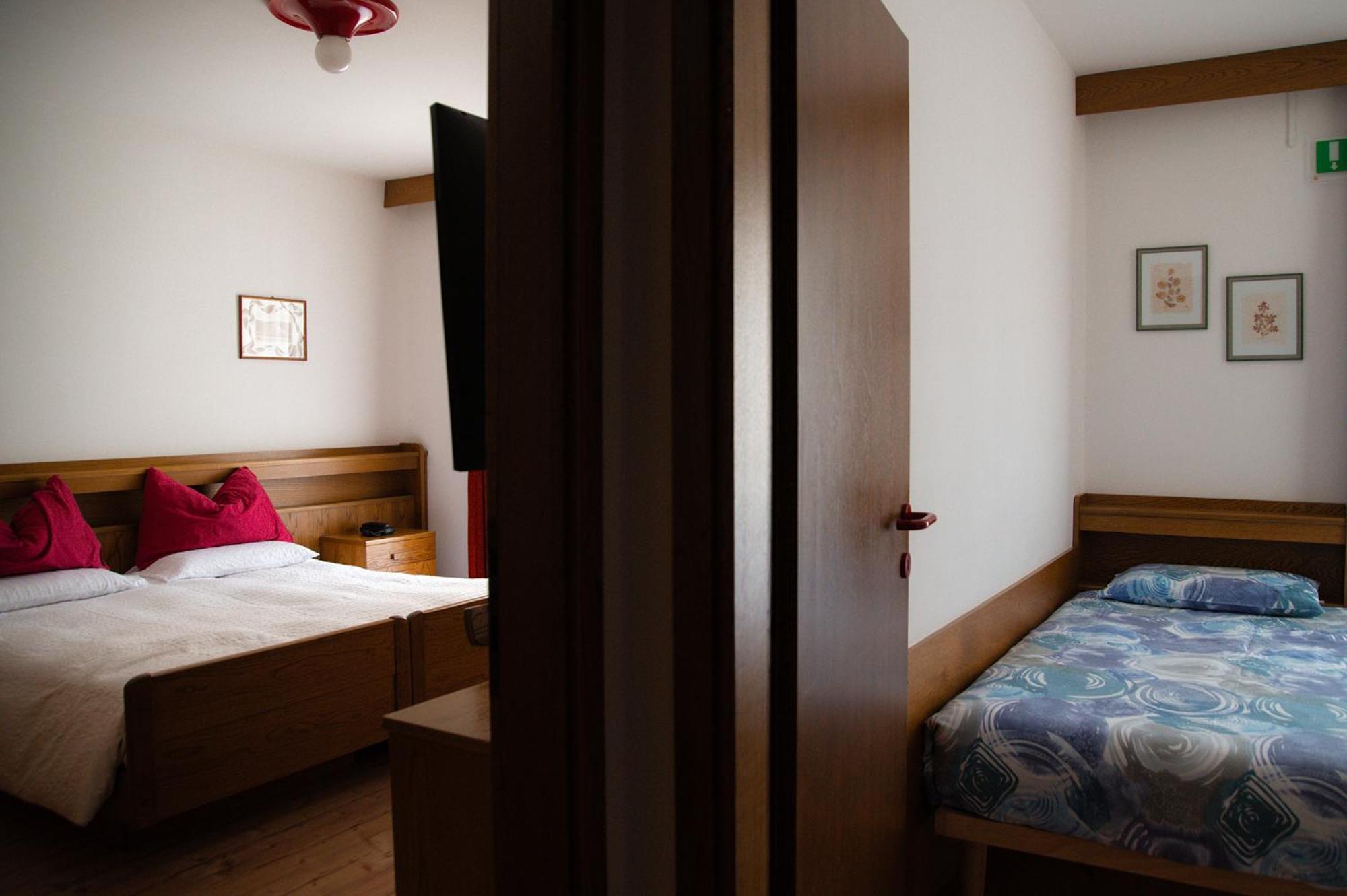 Hotel La Baita Мадонна-ди-Кампильо Экстерьер фото