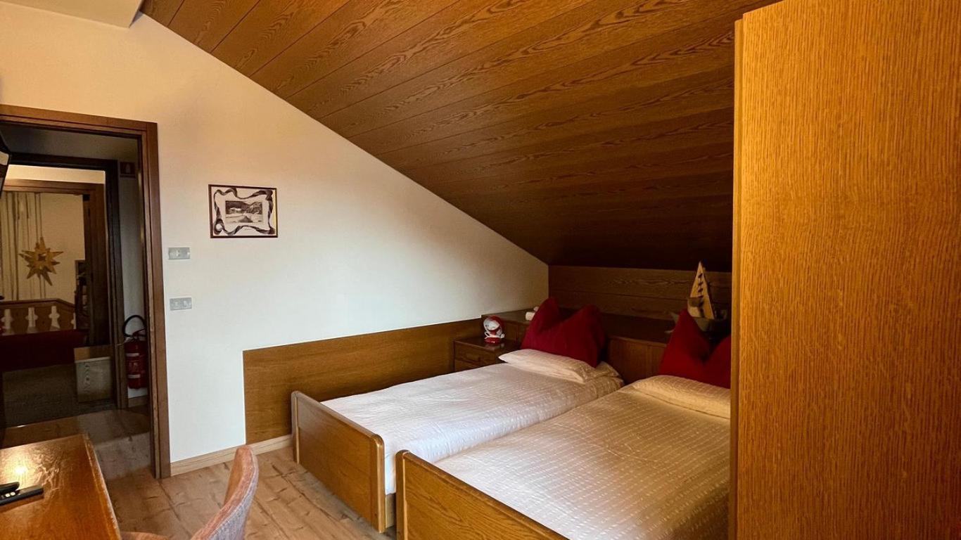Hotel La Baita Мадонна-ди-Кампильо Экстерьер фото