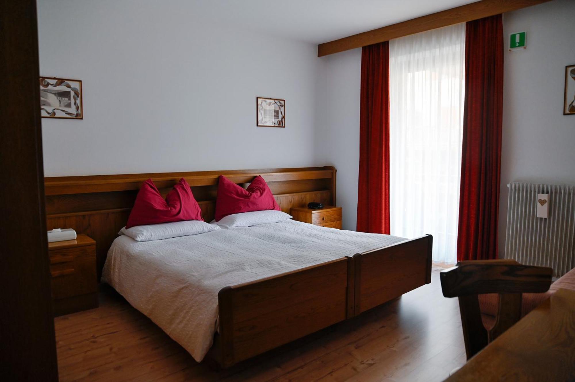 Hotel La Baita Мадонна-ди-Кампильо Экстерьер фото